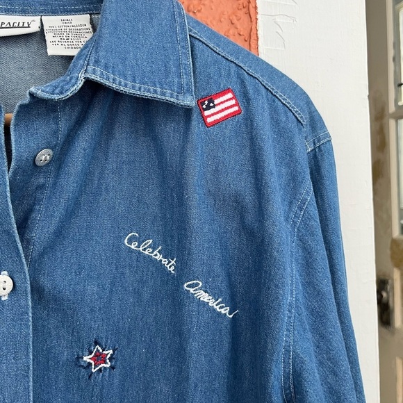 Women’s Patriotic July4th Embroidered 100% Cotton Denim Button Up Top Size Small - Picture 2 of 7